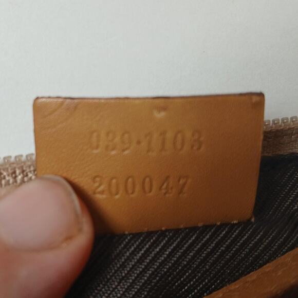 GUCCI Vintage Beige Monogram Pochette Boat Bag - Picture 8 of 15